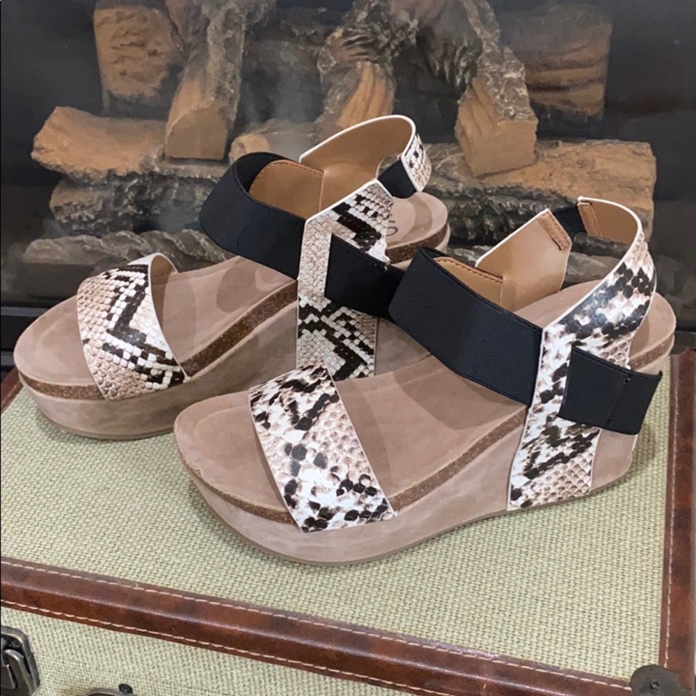 YOKI Snakeskin Wedges
